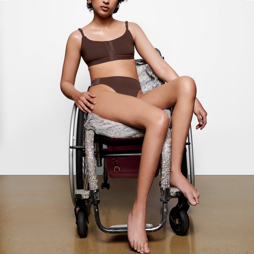 Skims ADAPTIVE FITS EVERYBODY Thong Čokoláda | ECZD-82035