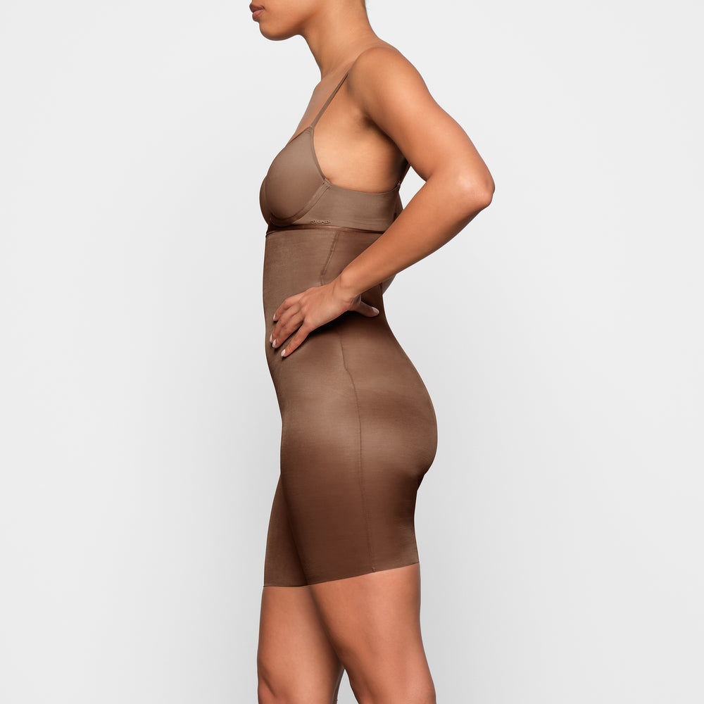 Skims BARELY THERE MID THIGH Kratasy Hnede | CAIM-38740
