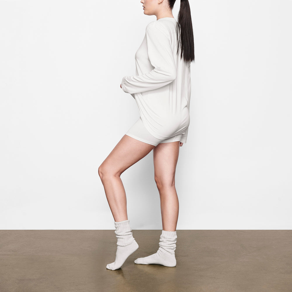 Skims BOYFRIEND LONG SLEEVE T-shirt Biele | RYMP-81203