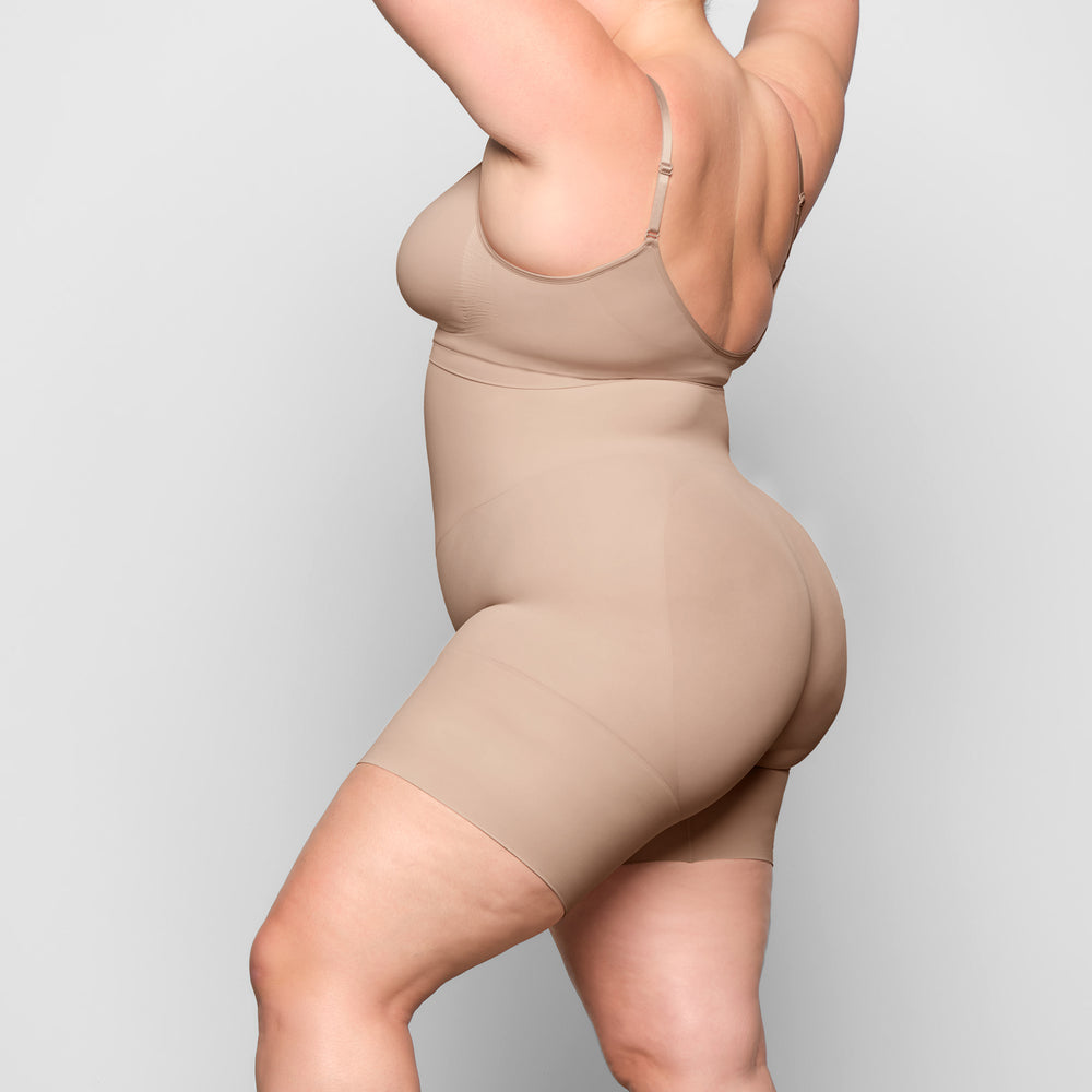 Skims BUTT ENHANCING Kratasy Béžové | QNEZ-97106