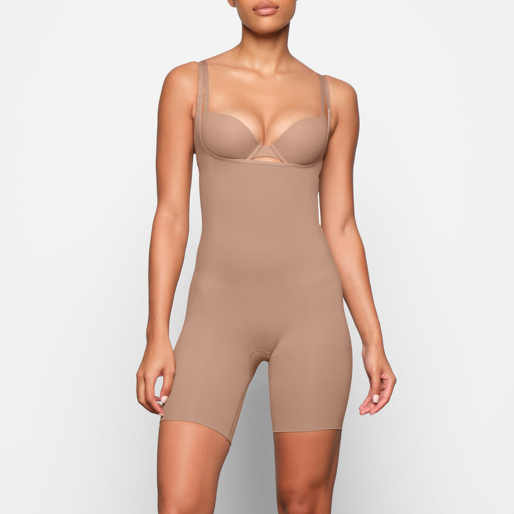 Skims BUTT ENHANCING Open Bust Bodysuit Marhule | VJNG-56329