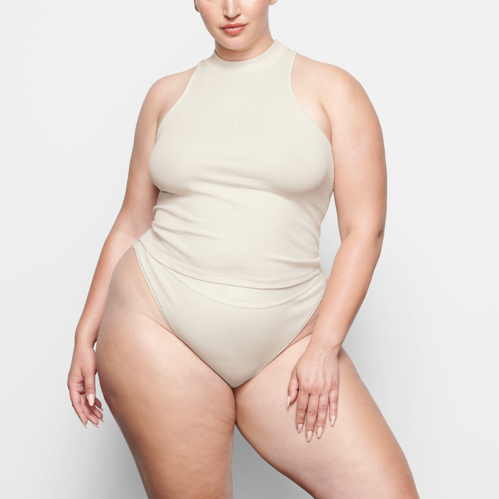 Skims COTTON RIB MID RISE Brief Biele | FVER-75681