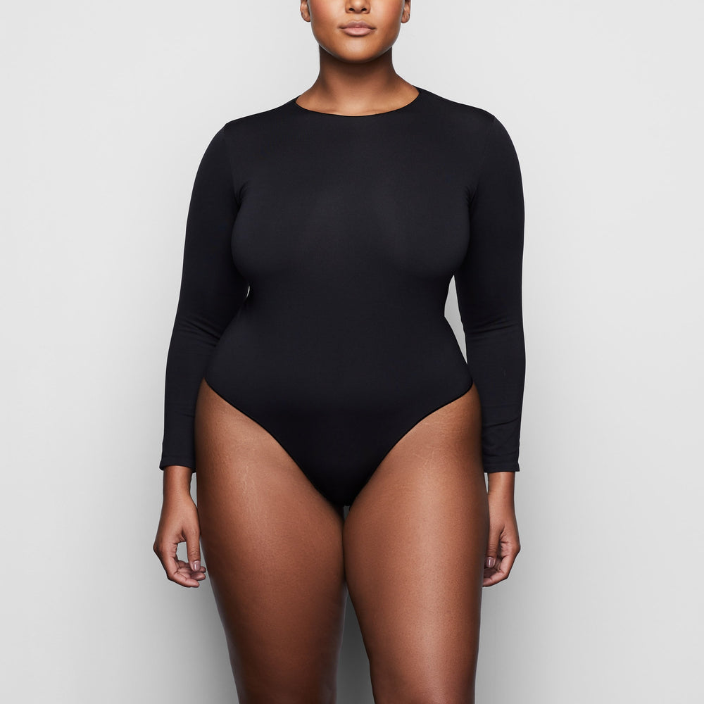 Skims ESSENTIAL CREW NECK Long Sleeve Bodysuit Čierne | NYTB-40892