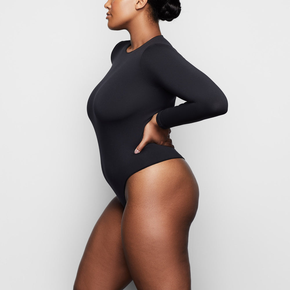 Skims ESSENTIAL CREW NECK Long Sleeve Bodysuit Čierne | NYTB-40892