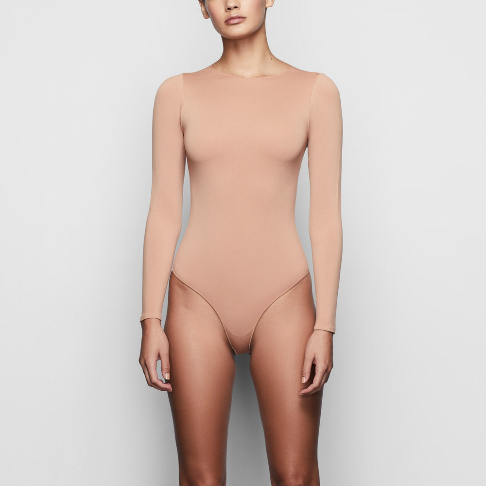 Skims ESSENTIAL CREW NECK Long Sleeve Bodysuit Marhule | ZELT-52834