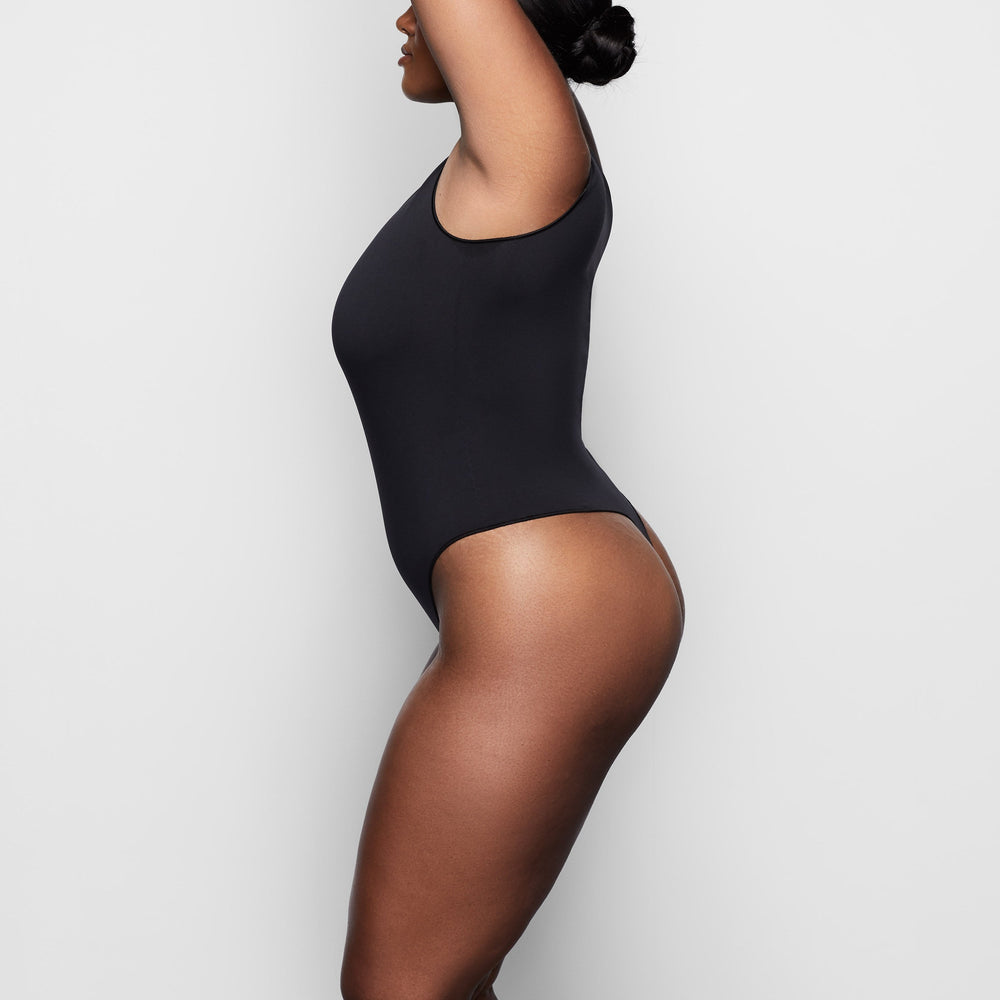 Skims ESSENTIAL CREW NECK Sleeveless Bodysuit Čierne | AZEC-24715