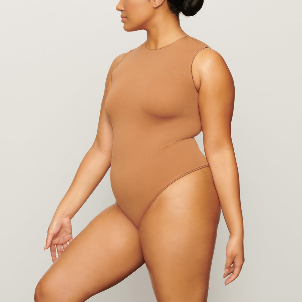 Skims ESSENTIAL CREW NECK Sleeveless Bodysuit Hnede | RPYZ-58970