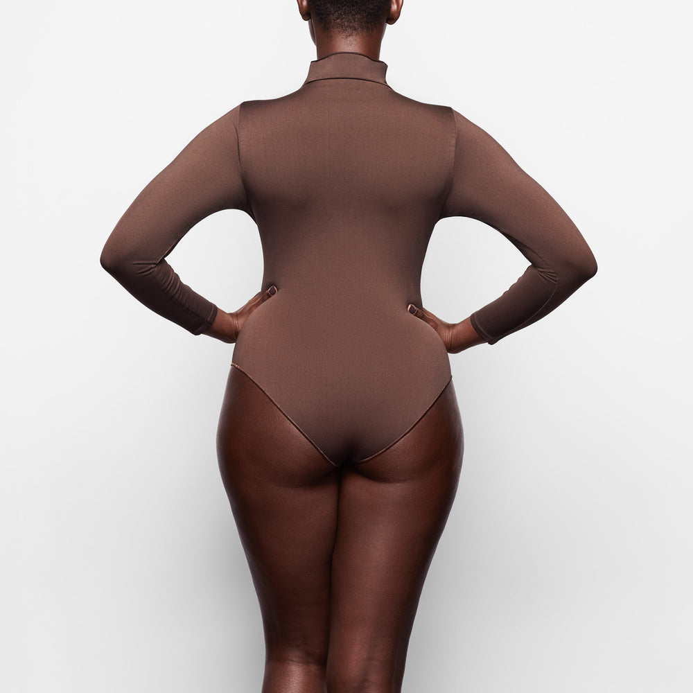 Skims ESSENTIAL MOCK NECK Long Sleeve Bodysuit Káva | WXIN-19726