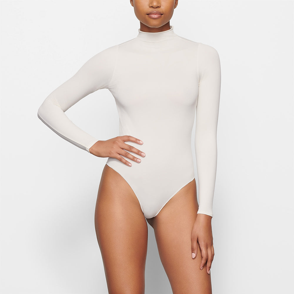 Skims ESSENTIAL MOCK NECK Long Sleeve Bodysuit Biele | XSIP-60913