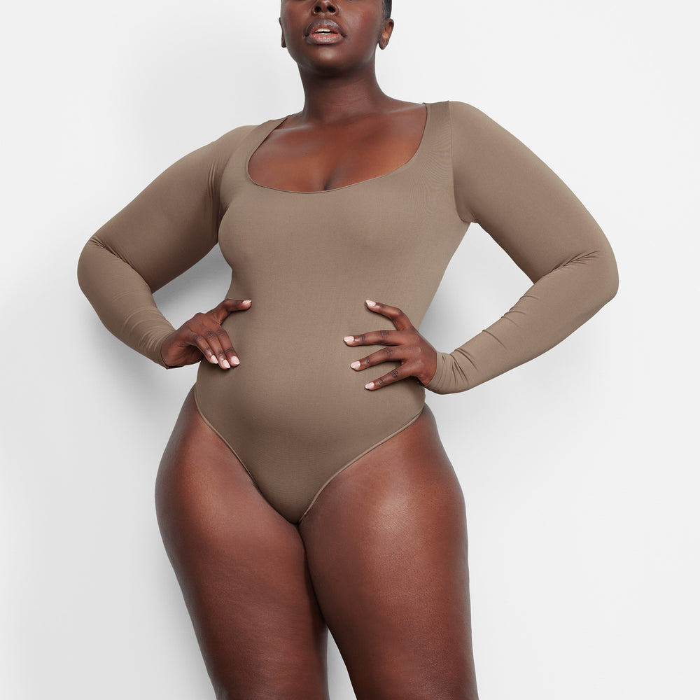Skims ESSENTIAL SCOOP NECK Long Sleeve Bodysuit Marhule | TSOE-04597