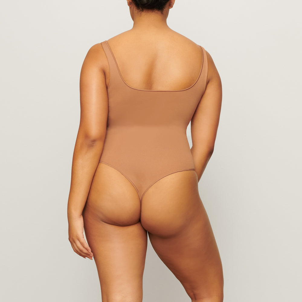 Skims ESSENTIAL Scoop Neck Bodysuit Hnede | HYLE-86293