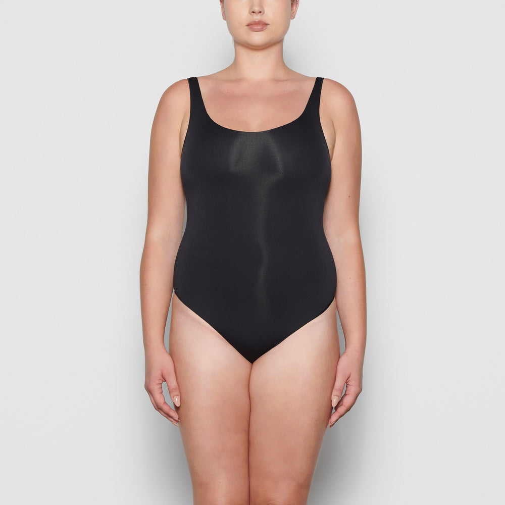 Skims ESSENTIAL Scoop Neck Bodysuit Čierne | PBZJ-82674