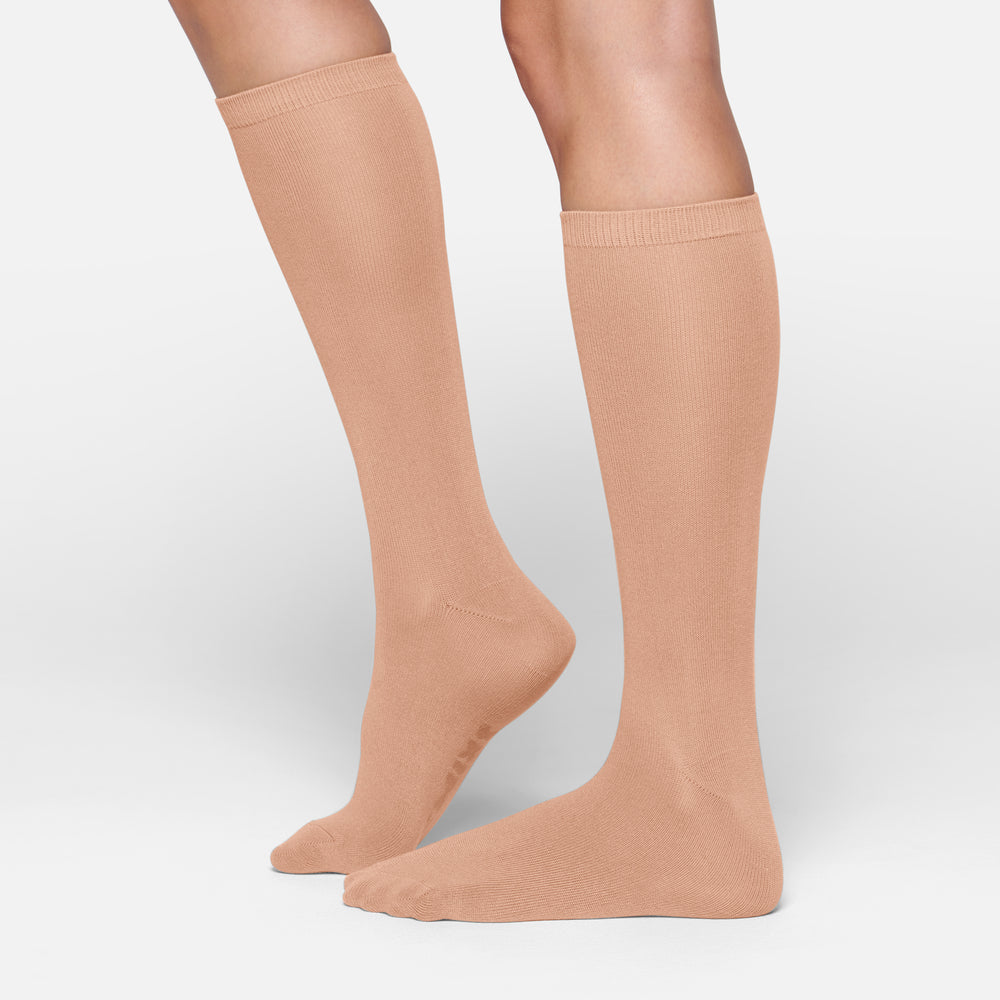 Skims EVERYDAY MID CALF Ponozky Béžové | EOFM-63278