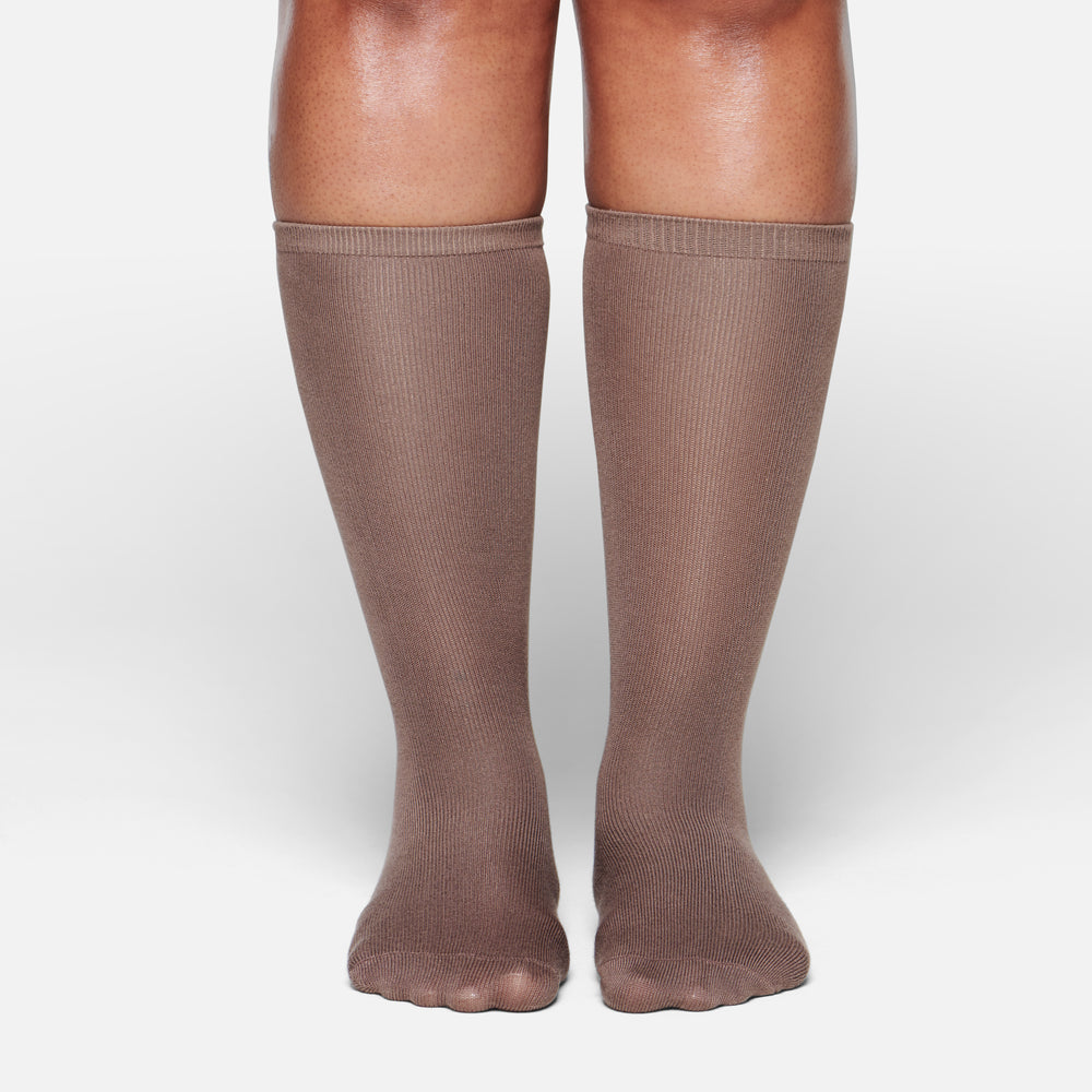 Skims EVERYDAY MID CALF Ponozky Hnede | PSAY-65249
