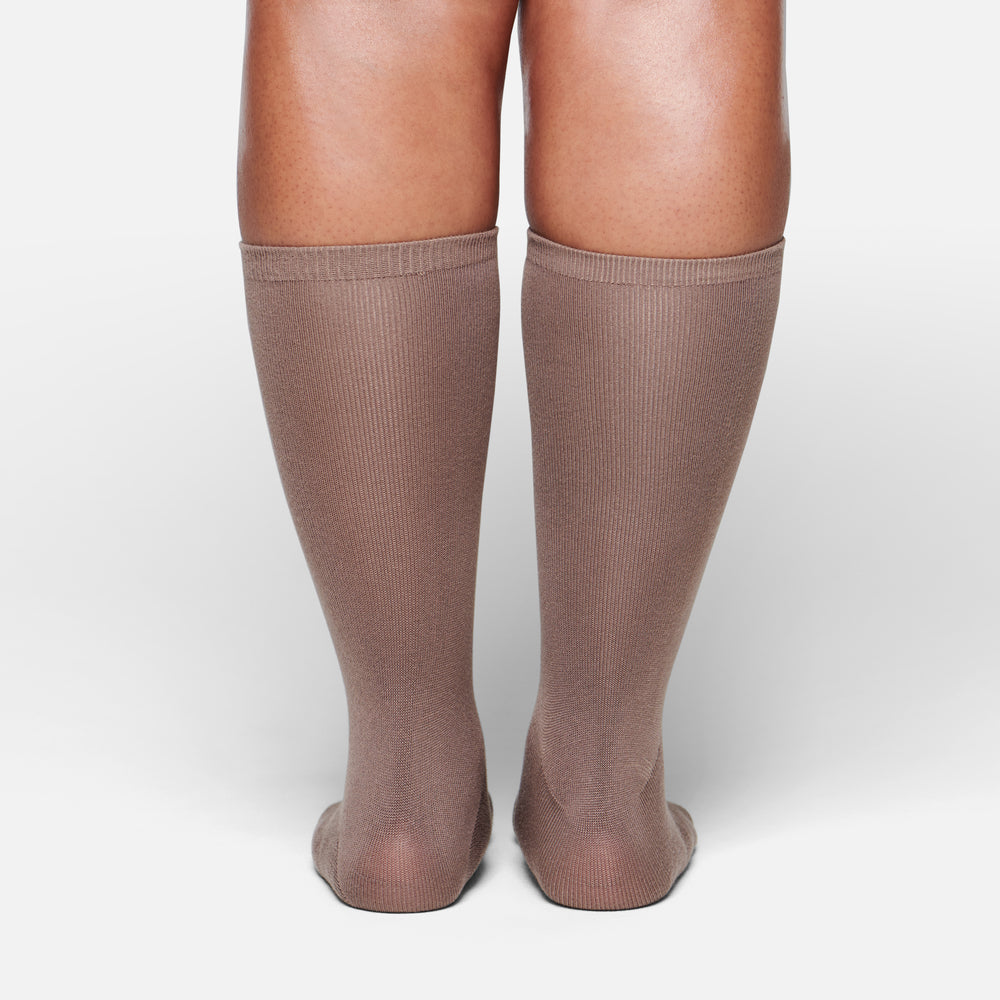 Skims EVERYDAY MID CALF Ponozky Hnede | PSAY-65249