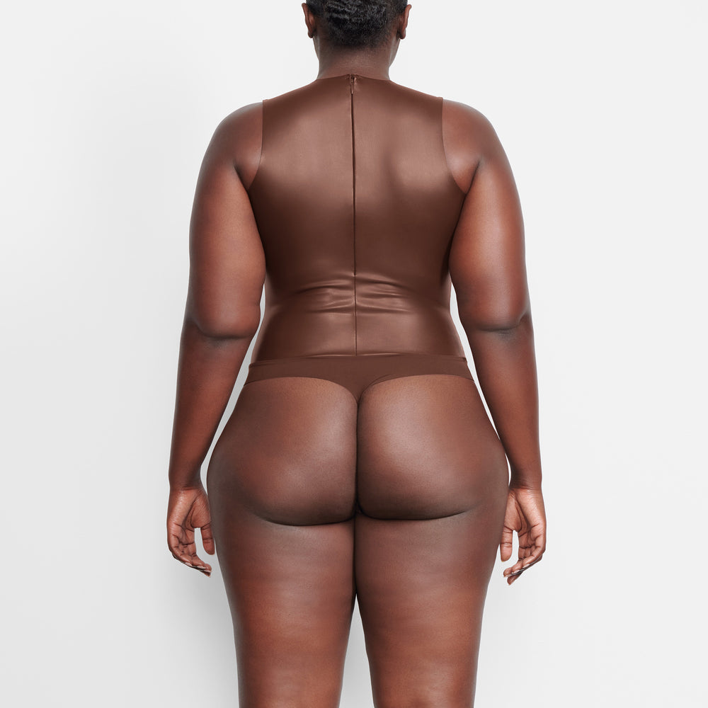 Skims FAUX LEATHER Crew Neck Bodysuit Čokoláda | RMAG-37129