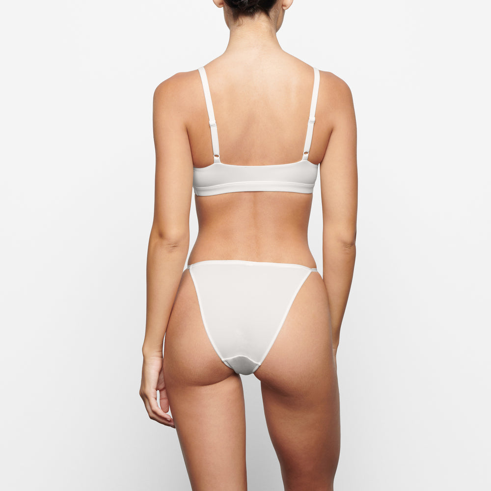Skims FITS EVERYBODY CHEEKY STRING Bikini Biele | KJGY-35496