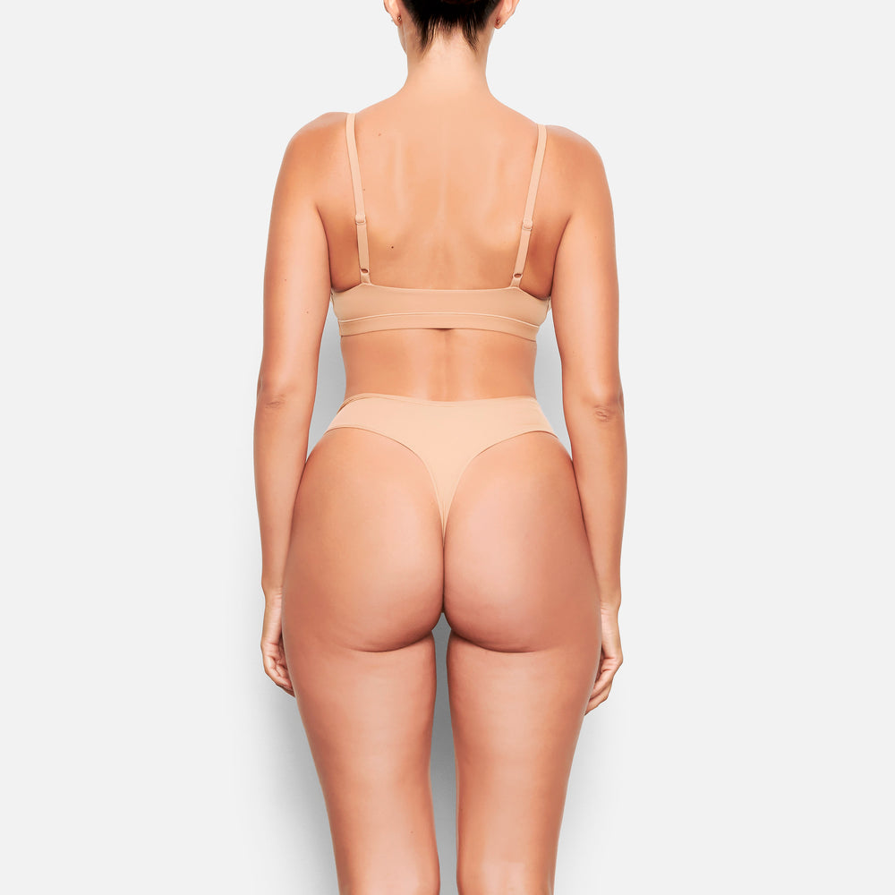 Skims FITS EVERYBODY DIPPED FRONT Thong Béžové | DSEF-76029