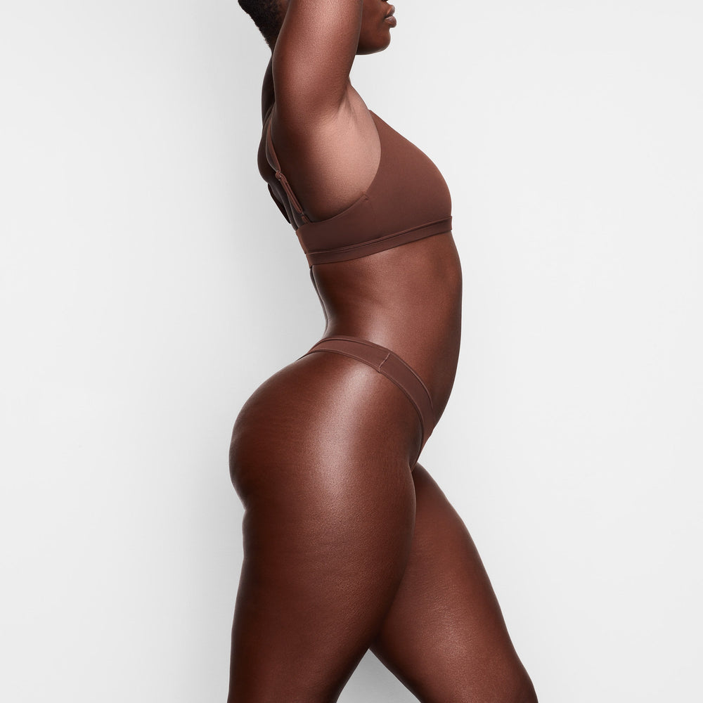 Skims FITS EVERYBODY DIPPED FRONT Thong Čokoláda | WEJG-80594