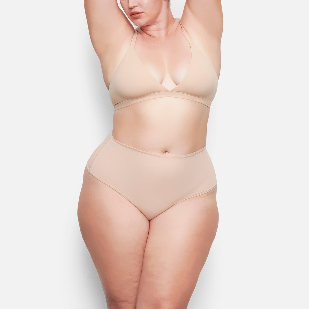 Skims FITS EVERYBODY HIGH WAISTED Thong Béžové | VJWC-63025
