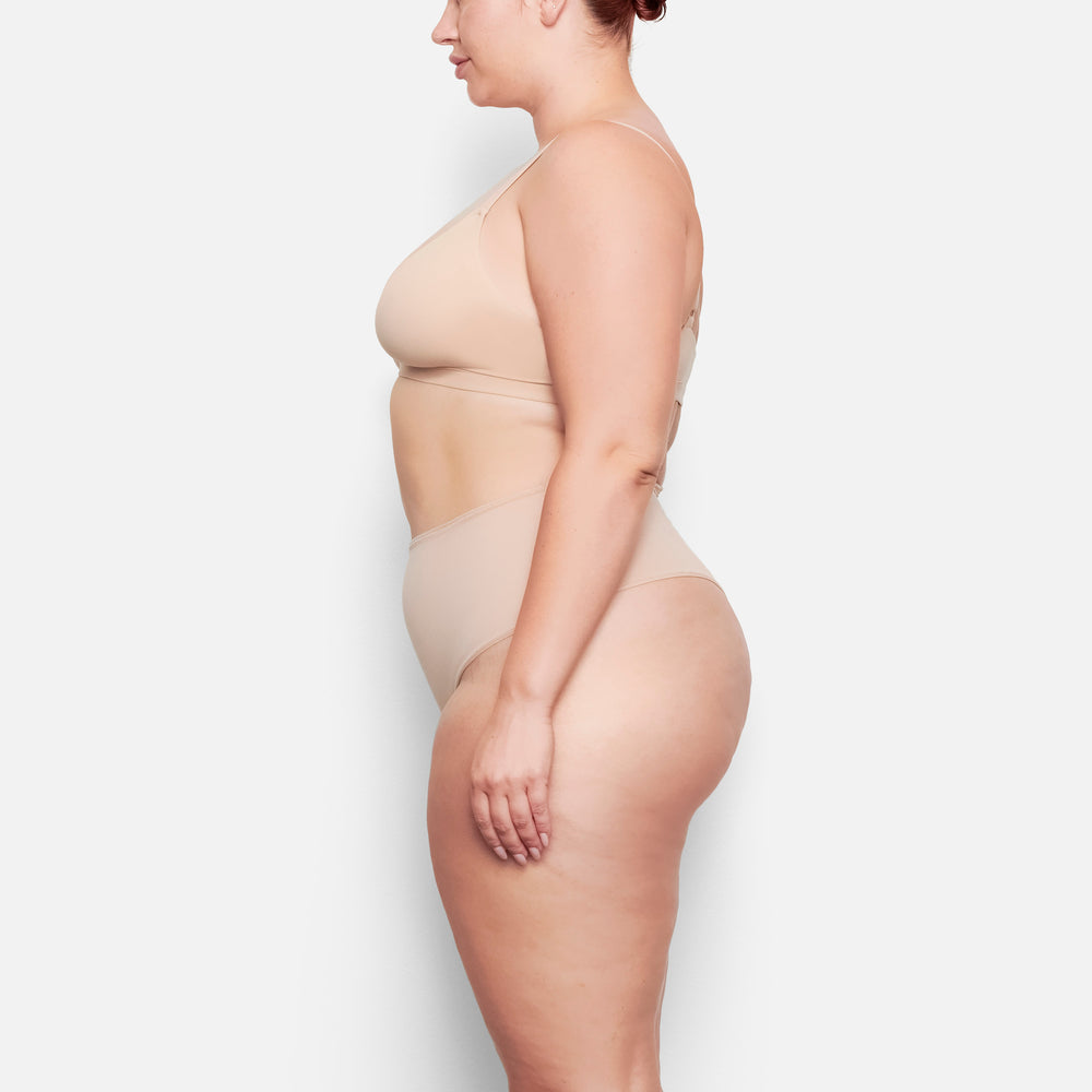 Skims FITS EVERYBODY HIGH WAISTED Thong Béžové | VJWC-63025
