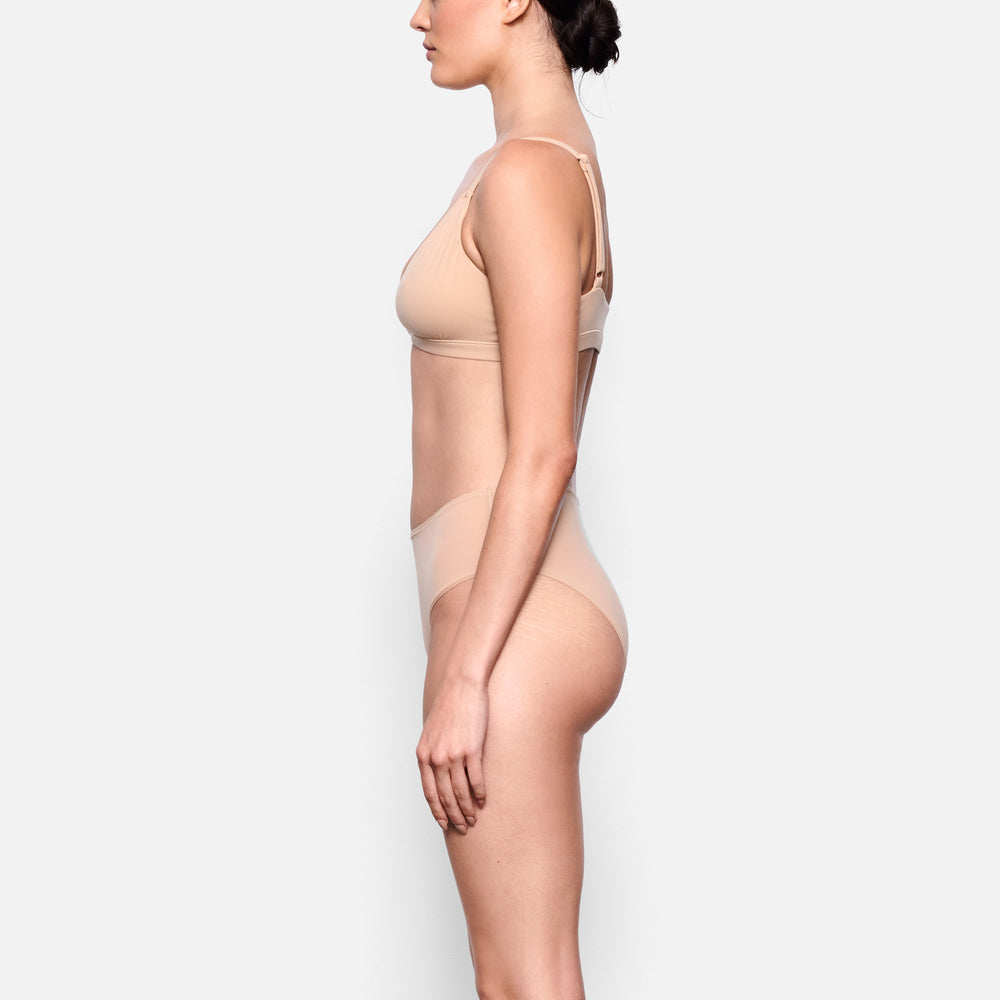 Skims FITS EVERYBODY MID RISE Brief Béžové | FCSZ-85423
