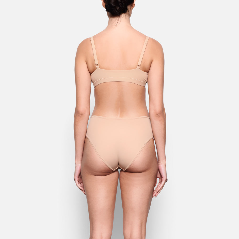 Skims FITS EVERYBODY MID RISE Brief Béžové | FCSZ-85423