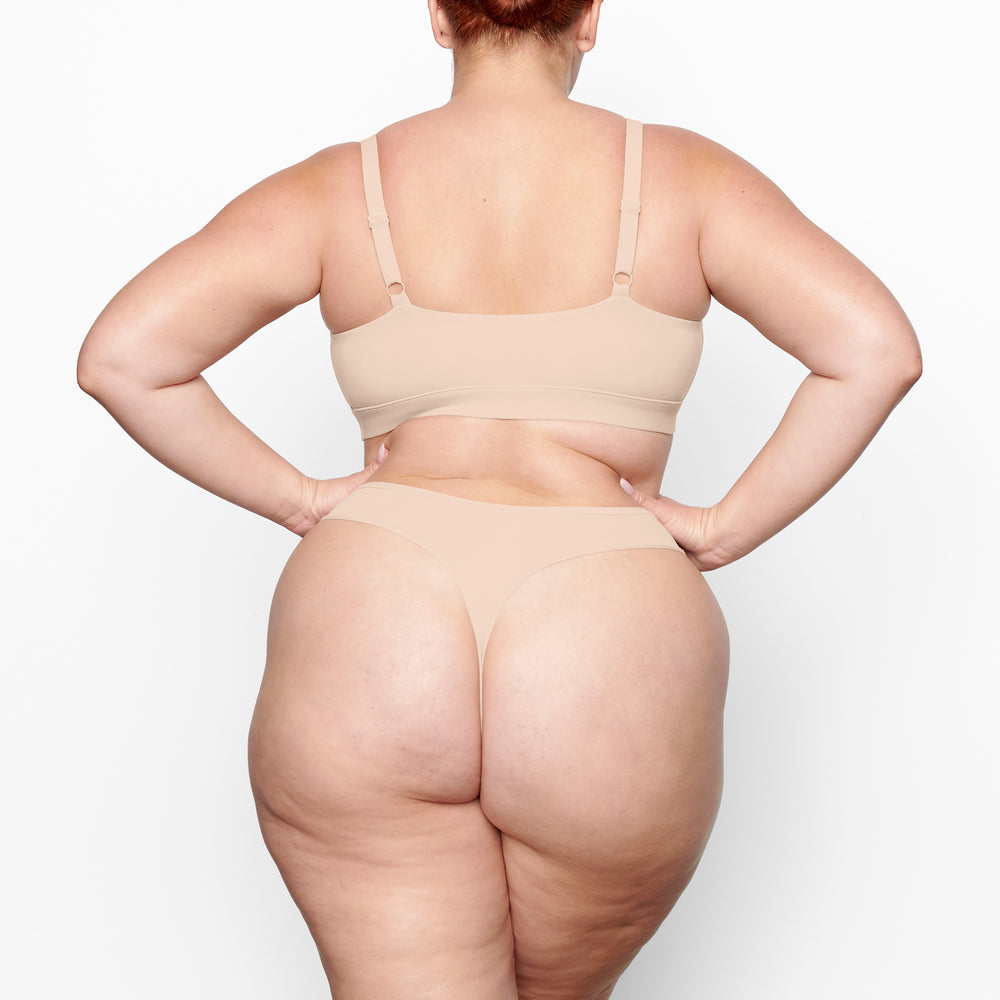 Skims FITS EVERYBODY Thong Béžové | YFZB-94268