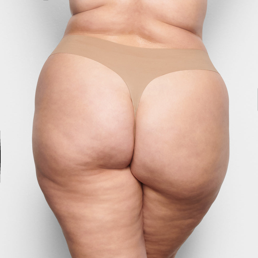 Skims FREE CUT MID WAIST Thong Béžové | HWEO-85964
