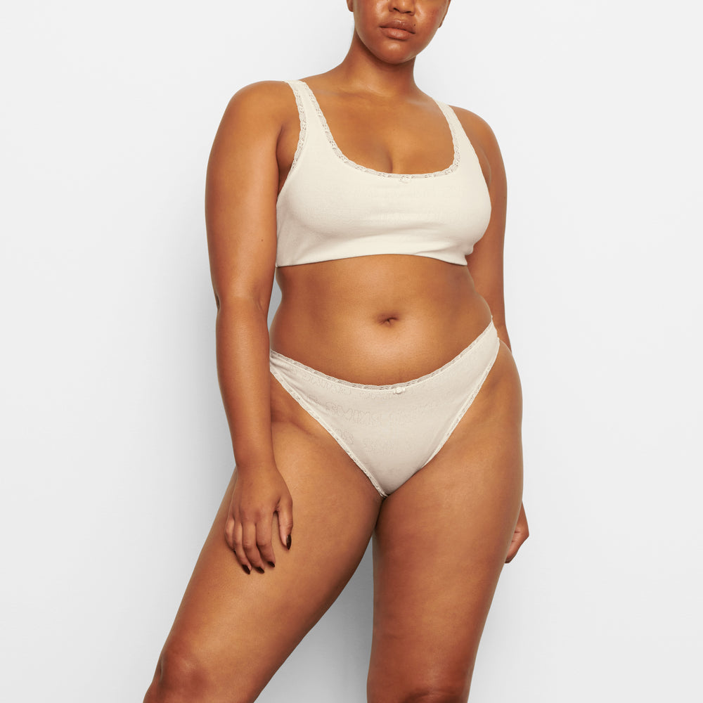 Skims LACE POINTELLE CHEEKY Brief Biele | FXHO-82904