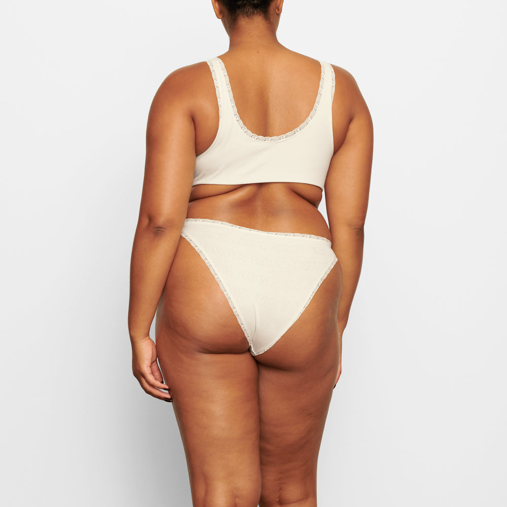 Skims LACE POINTELLE CHEEKY Brief Biele | FXHO-82904