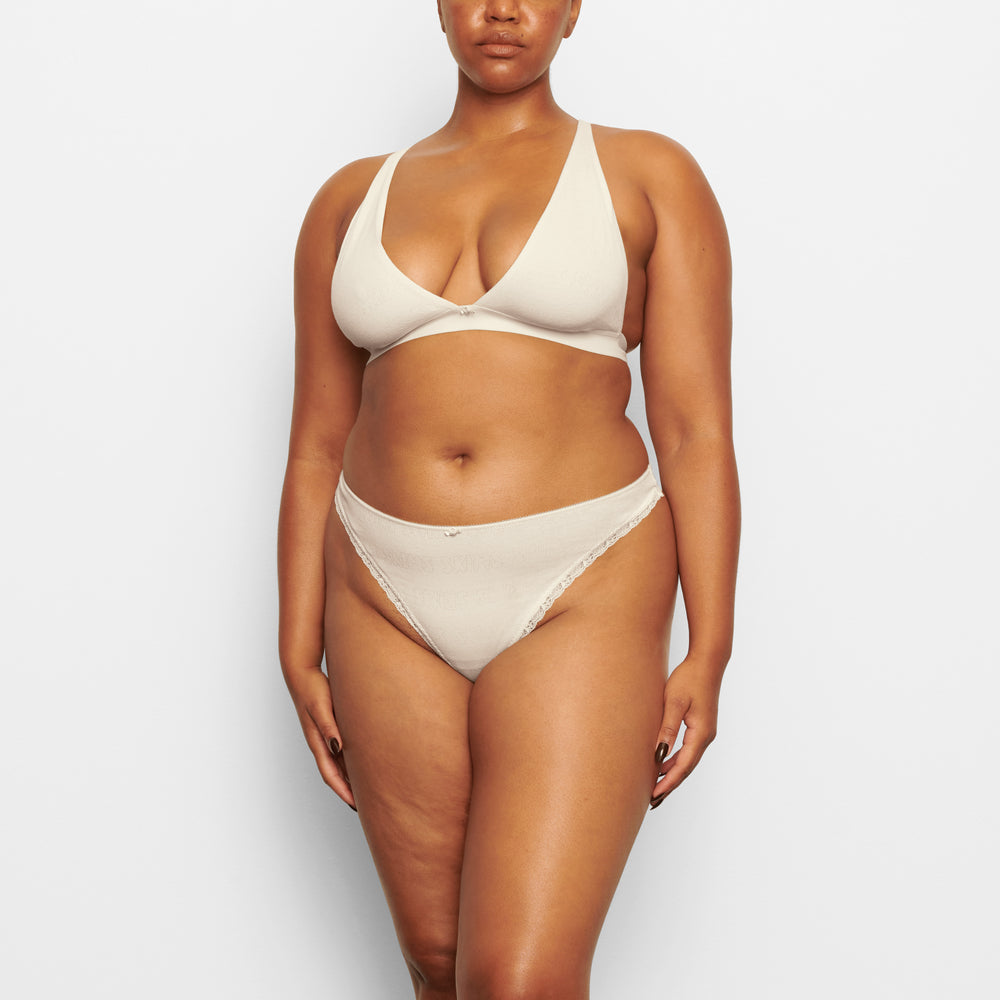 Skims LACE POINTELLE Thong Biele | VAGT-87690