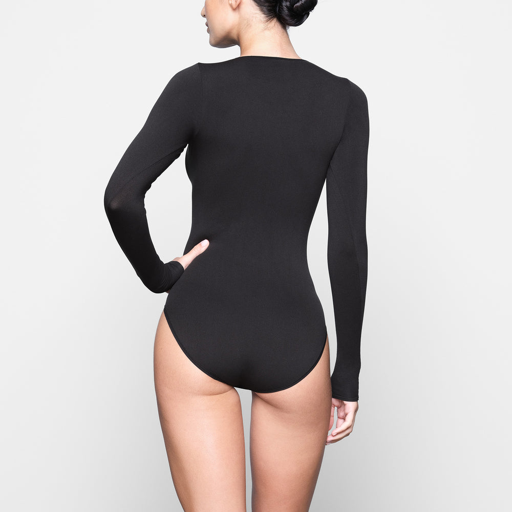 Skims LIGHT ESSENTIAL CREW NECK Long Sleeve Bodysuit Čierne | KPNI-06925