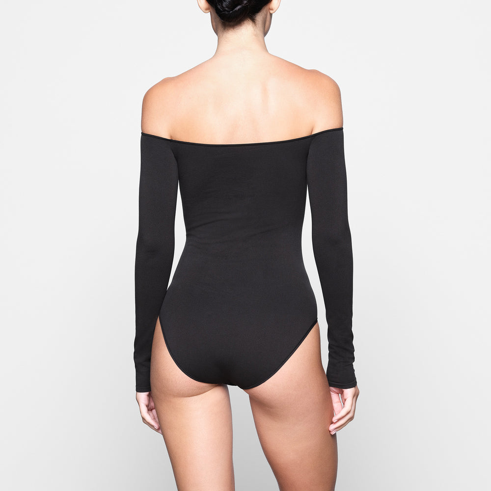 Skims LIGHT ESSENTIAL Off The Shoulder Bodysuit Čierne | CLWS-26018