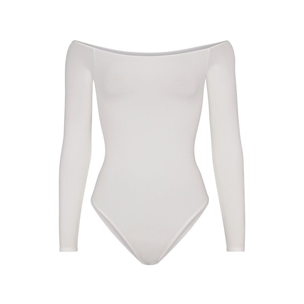 Skims LIGHT ESSENTIAL Off The Shoulder Bodysuit Biele | JKIE-23540
