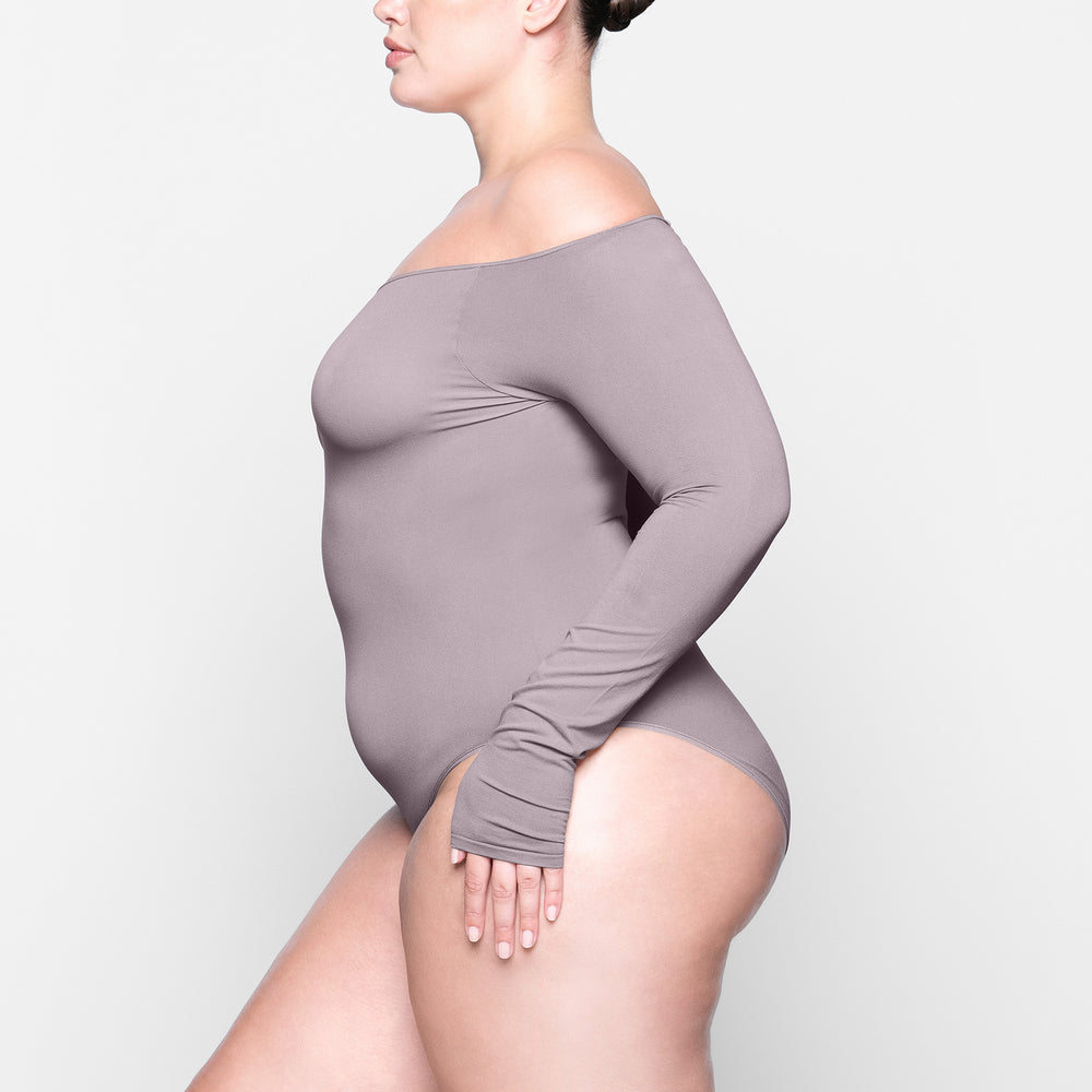 Skims LIGHT ESSENTIAL Off The Shoulder Bodysuit Lavendel | QTRS-70524