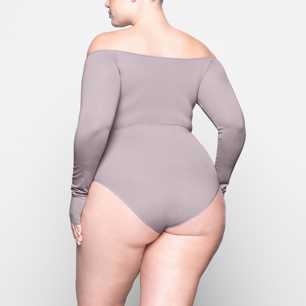 Skims LIGHT ESSENTIAL Off The Shoulder Bodysuit Lavendel | QTRS-70524