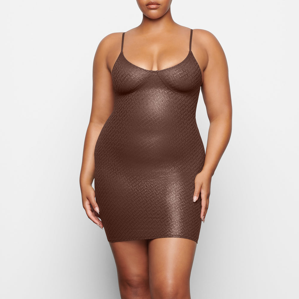 Skims LOGO MESH FOIL CAMI Dress Čokoláda | LYEP-03652