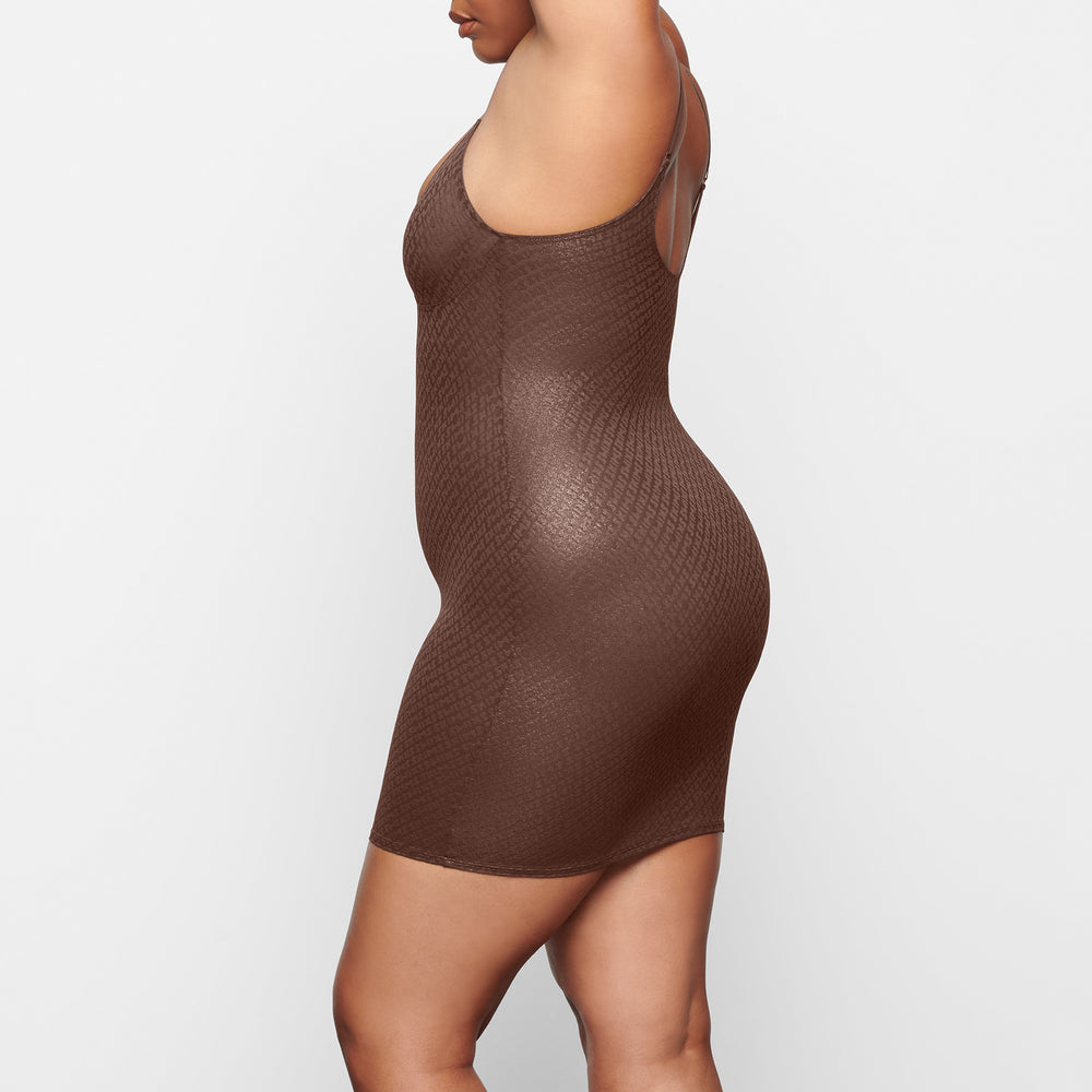 Skims LOGO MESH FOIL CAMI Dress Čokoláda | LYEP-03652