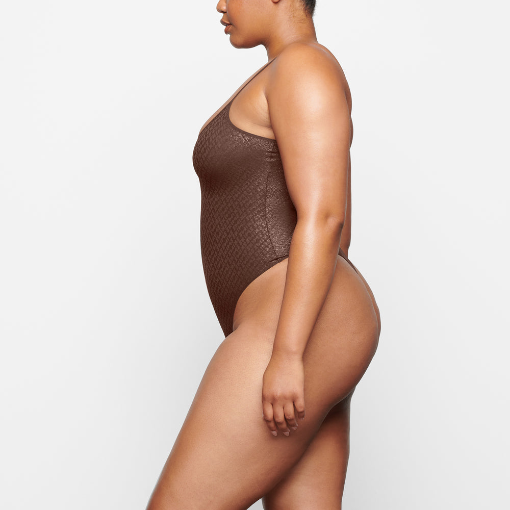 Skims LOGO MESH FOIL Cami Bodysuit Čokoláda | LCED-14375