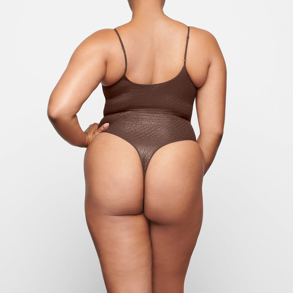 Skims LOGO MESH FOIL Cami Bodysuit Čokoláda | LCED-14375