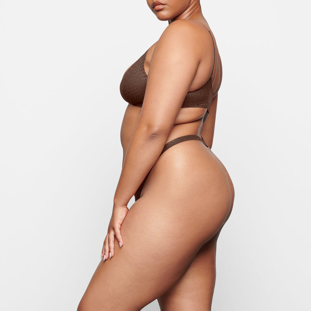 Skims LOGO MESH FOIL SKIMPY Thong Čokoláda | HVEI-29431