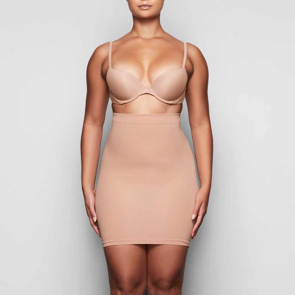 Skims LONG SLIP Sukna Béžové | AOUK-41290