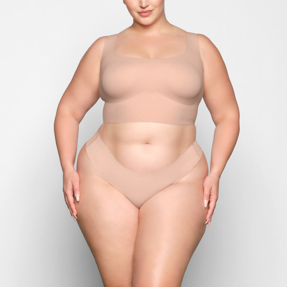 Skims NAKED Thong Béžové | WMOK-16349