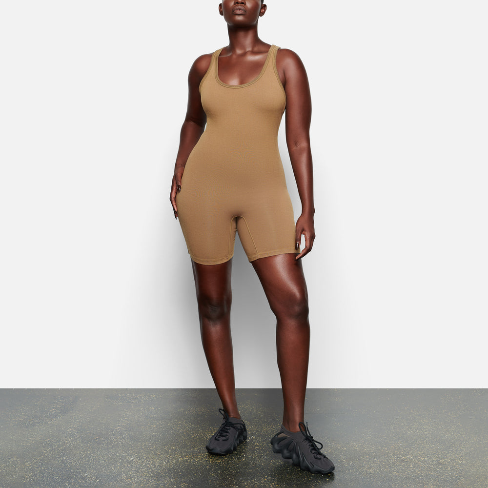 Skims OUTDOOR Mid Thigh Bodysuit Zelene | DJNZ-80459