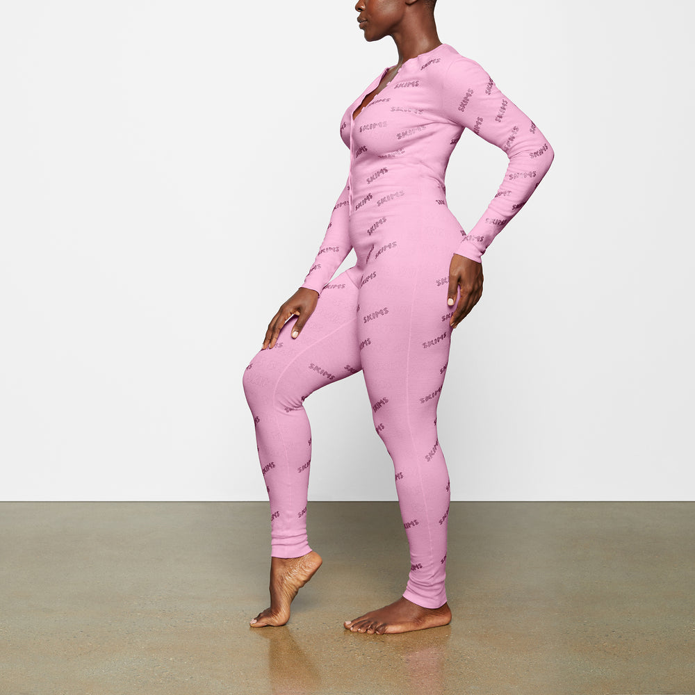 Skims RHINESTONE LOGO POINTELLE Onesie Ruzove | PNVW-87502