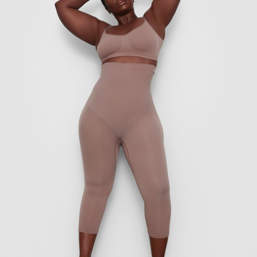 Skims SCULPTING BELOW THE KNEE Leginy Hnede | KJHW-76208