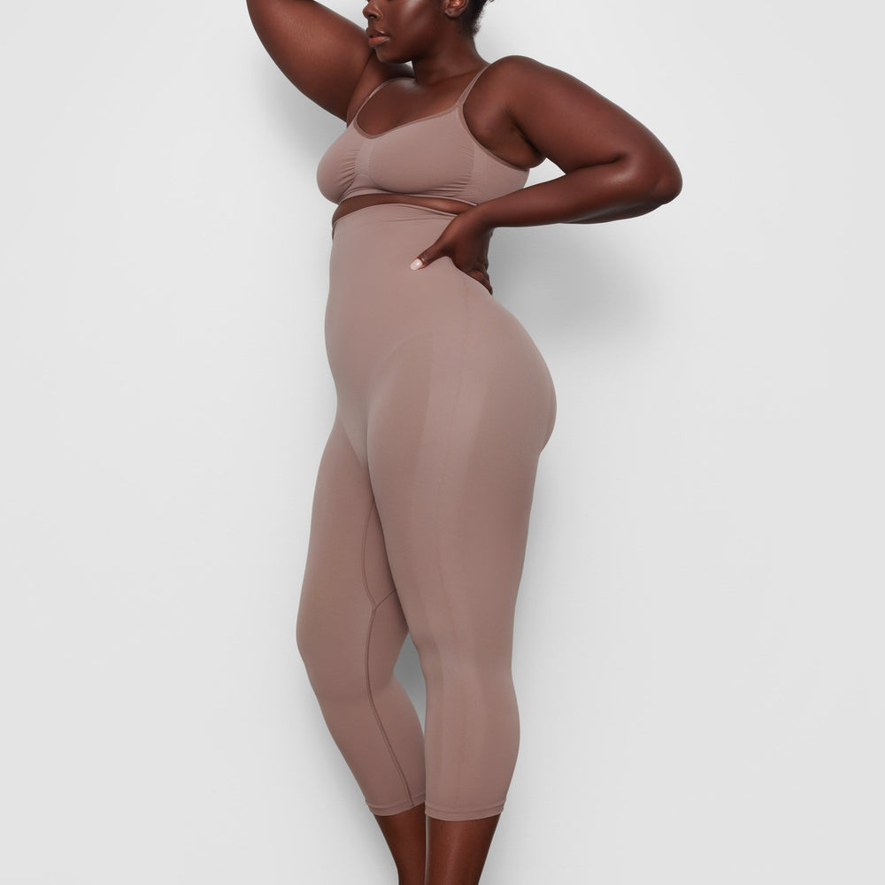Skims SCULPTING BELOW THE KNEE Leginy Hnede | KJHW-76208