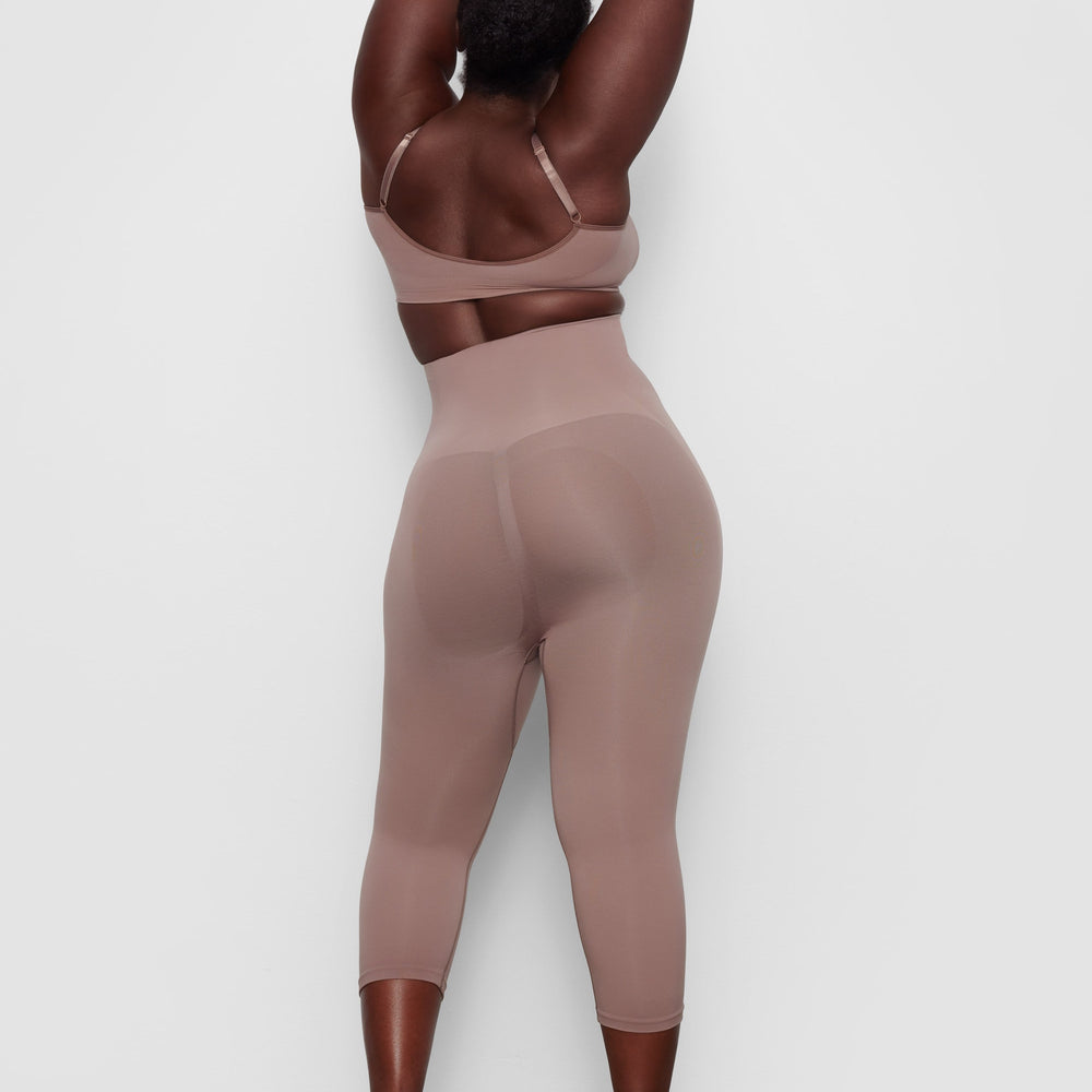 Skims SCULPTING BELOW THE KNEE Leginy Hnede | KJHW-76208