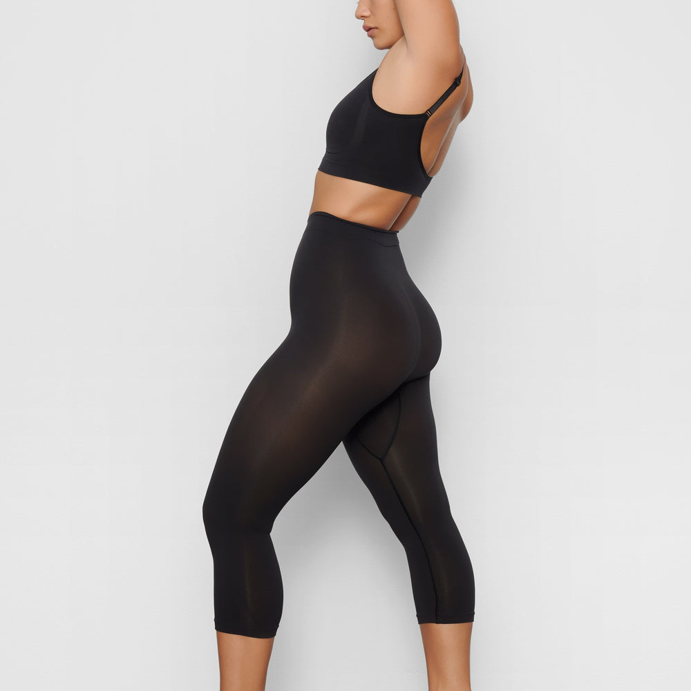 Skims SCULPTING BELOW THE KNEE Leginy Čierne | ZJTC-12805